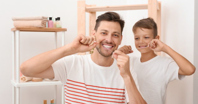 Importanța aței dentare în igiena orală. De la ce vârstă se poate utiliza