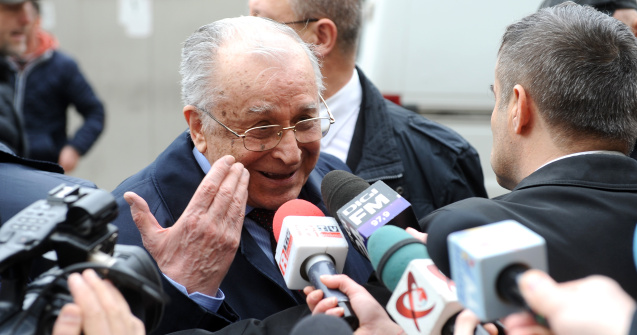 Ion Iliescu poate fi achitat penal în legătură cu moartea a patru persoane în timpul Mineriadei