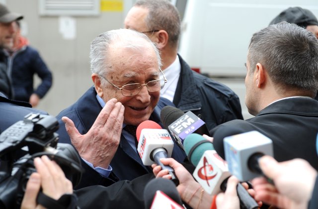 Ion Iliescu poate fi achitat penal în legătură cu moartea a patru persoane în timpul Mineriadei  