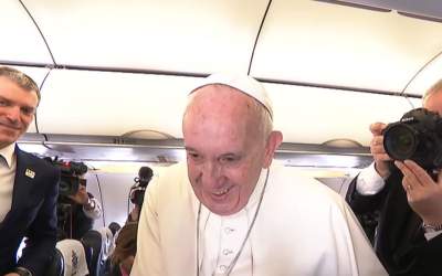 Papa Francisc a acceptat...