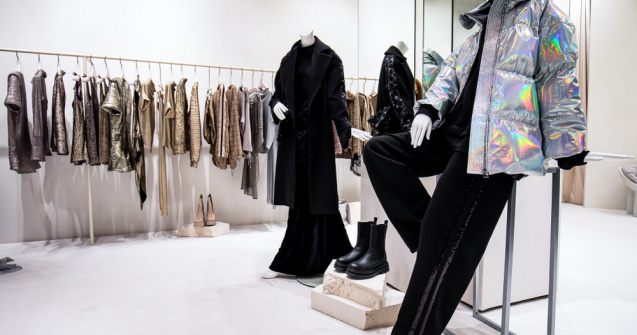 Brandul irina schrotter a inaugurat două locații în Palas: primul magazin cu piese vestimantare de designer și salonul „The beauty room by irina schrotter”