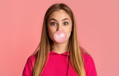 Guma de mestecat care împiedică infectarea cu COVID. Cum funcționează aceasta