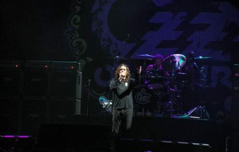 Ozzy Osbourne va canta pe gratis