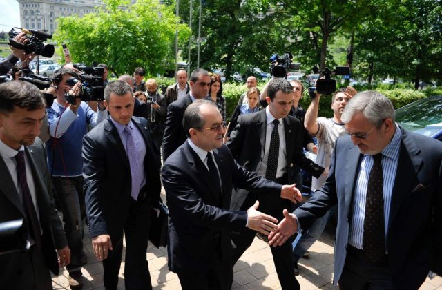 Vladescu: Vor fi disponibilizati cel putin 100.000 de bugetari