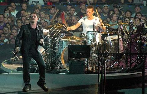 Trupa U2, "sanctionata" pentru amanarea turneului