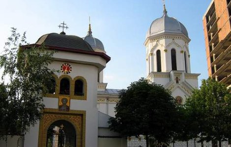Ultima sansa a romanilor saraci: Biserica