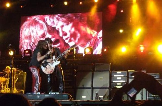 [FOTO/VIDEO] Aerosmith a zguduit Romania
