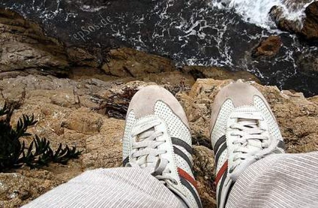 A salvat 160 de sinucigasi