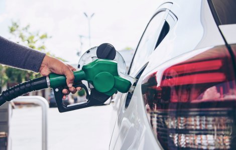 Benzina și motorina se vor scumpi de la 1 ianuarie 2022. Cât vor costa carburanții în noul an