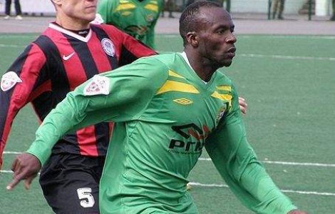 Amenintat cu moartea pentru un cartonas rosu