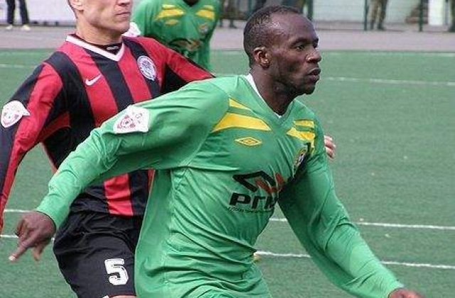 Amenintat cu moartea pentru un cartonas rosu