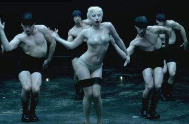 A platit un milion de dolari sa apara in videoclipul lui Gaga