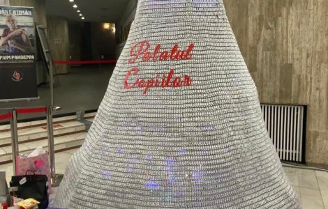 Amendă de 90.000 de lei pentru centrul de vaccinare de la Palatul Copiilor care a amenajat un brad de Crăciun din doze de Pfizer