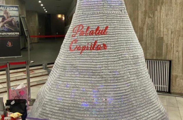 Amendă de 90.000 de lei pentru centrul de vaccinare de la Palatul Copiilor care a amenajat un brad de Crăciun din doze de Pfizer
