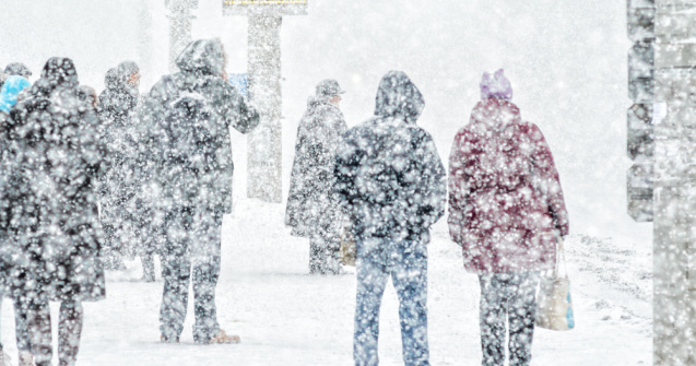 ANM: Avertizare de ploi, ninsori și viscol în întreaga țară, până luni dimineața