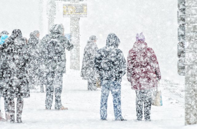 ANM: Avertizare de ploi, ninsori și viscol pe întreg teritoriul țării, până luni dimineața