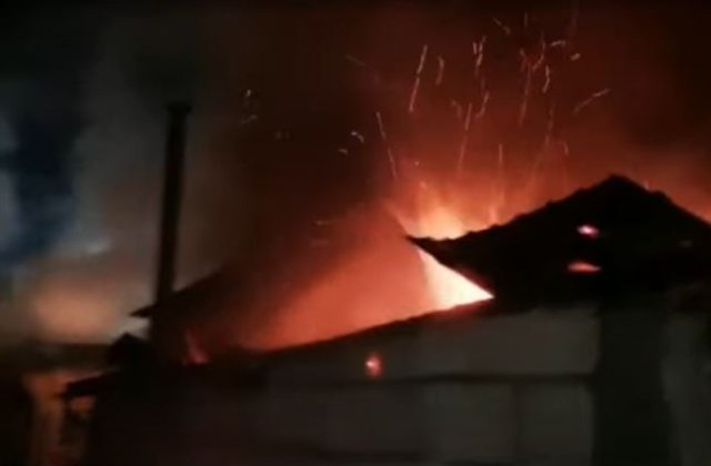 Incendiu la o primărie din Argeș. Pompierii anunță că focul a fost pus intenționat 