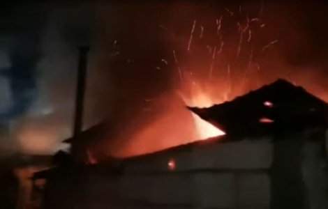 Incendiu la o primărie din Argeș. Pompierii anunță că focul a fost pus intenționat