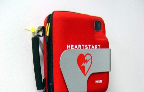 Oprescu va investi peste 1 mil. euro in dotarea scolilor cu defibrilatoare