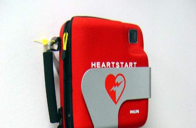 Oprescu va investi peste 1 mil. euro in dotarea scolilor cu defibrilatoare