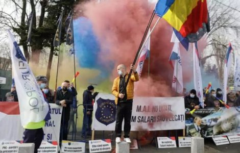 Încep protestele polițiștilor în fața prefecturilor din țară: „Ne-a ajuns cuțitul la os”