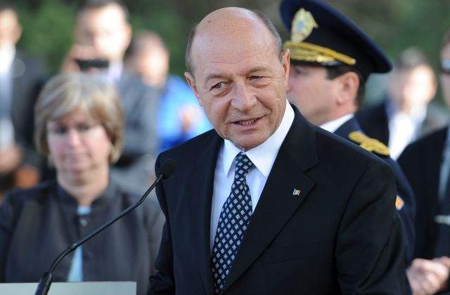 Basescu a lasat la Zidul Plangerii un bilet cu o dorinta: Cea din 2009 mi s-a implinit