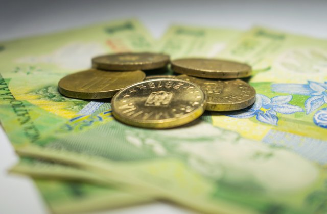 Măsuri fiscale 2022: Salariile și sporurile bugetarilor îngheață. Cresc doar salariile profesorilor și în sănătate