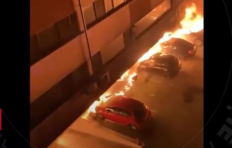 Constanța: 150 de apartamente în flăcări, 250 de locatari evacuați și 37 de mașini făcute scrum după o joacă de copii