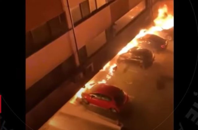 Constanța: 150 de apartamente în flăcări, 250 de locatari evacuați și 37 de mașini făcute scrum după o joacă de copii  