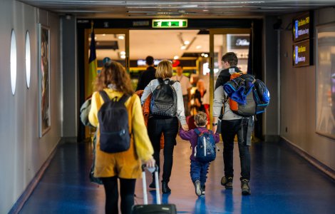 Ce amendă riscă cei care refuză să completeze formularul digital de intrare în ţară, obligatoriu începând de luni, 20 decembrie