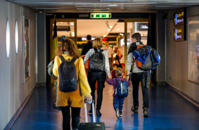 Ce amendă riscă cei care refuză să completeze formularul digital de intrare în ţară, obligatoriu începând de luni, 20 decembrie