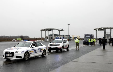 Români umiliți la Vama Nădlac 2: Au așteptat 10 ore pe câmp, fără toalete. „Nimeni n-a venit să te întrebe, bă, prostule, ai mâncat, ai băut apă?”