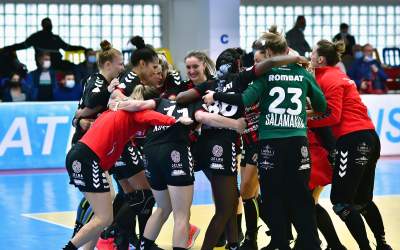 Handbal: CSM Slatina a bifat...