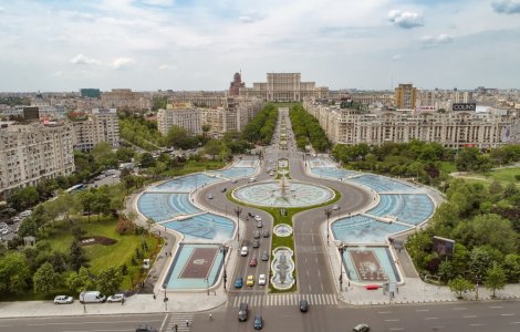 Piața Unirii din București este pe cale să se prăbușească în Dâmbovița