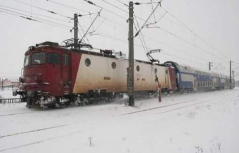 Zece trenuri au ramas blocate in gari, intre Predeal si Prahova