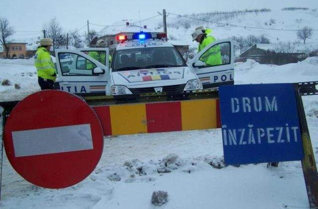 Traficul rutier, afectat de ninsori: Autostrazile si 22 de drumuri nationale, inchise