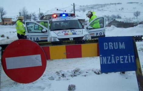 Traficul rutier, afectat de ninsori: Autostrazile si 22 de drumuri nationale, inchise