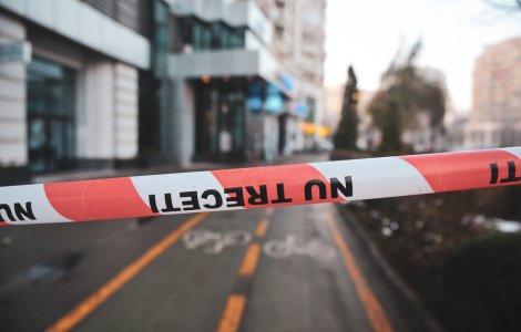 Un italian și-a executat iubita în fața unui magazin de pompe funebre din Mehedinți. Autorul și-a tras mai multe focuri de armă în piept