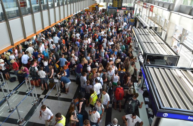 Un bărbat infectat cu COVID a fost depistat la Aeroportul din Suceava