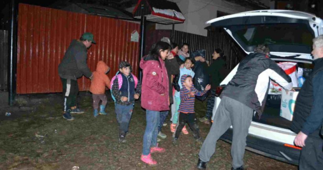 Poveste de Crăciun. Un bărbat cu 16 nepoți a fost vizitat de Moș Crăciun după ce i-a scris că vrea o masă de sărbători