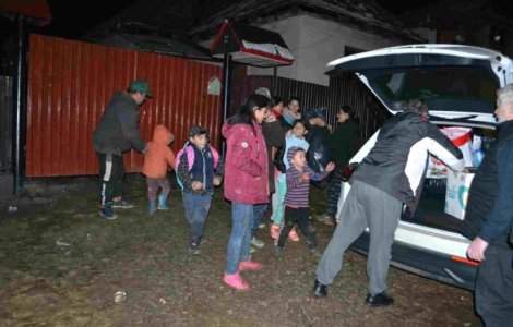 Poveste de Crăciun. Un bărbat cu 16 nepoți a fost vizitat de Moș Crăciun după ce i-a scris că vrea o masă de sărbători