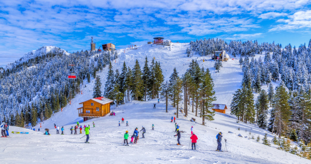 Pârtiile din Poiana Brașov s-au deschis! Ce avertisment au primit turiștii