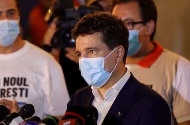 Primăria, amendată de ISC pentru imobilul fără curent electric; Nicușor Dan: A ignora legea nu e o soluție