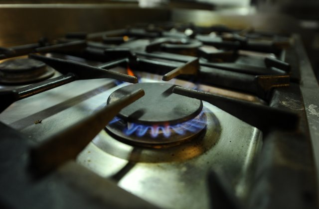 Sărbători ca pe vremea comunismului în București: „În 2022 încălzim apă și ne spălăm. Este groaznic”