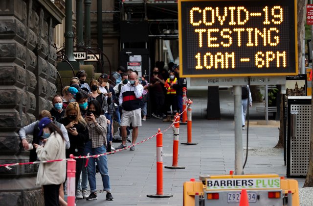 MAE: Test PCR negativ la intrarea în Cehia, inclusiv persoanelor vaccinate, dar fără booster