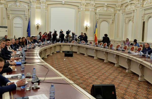 MAE așteaptă sugestii și propuneri de la românii din diaspora pentru organizarea consulatelor mobile 