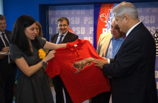 Ce a primit Nastase de ziua lui