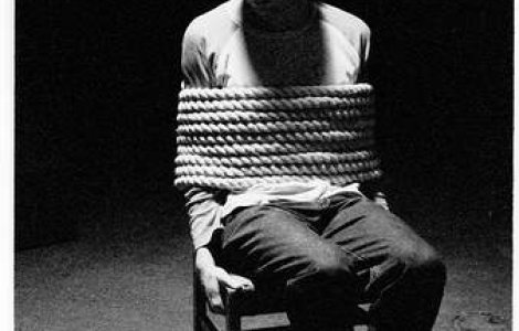 A rapit 11 oameni si a omorat unul pentru ca a fost concediat