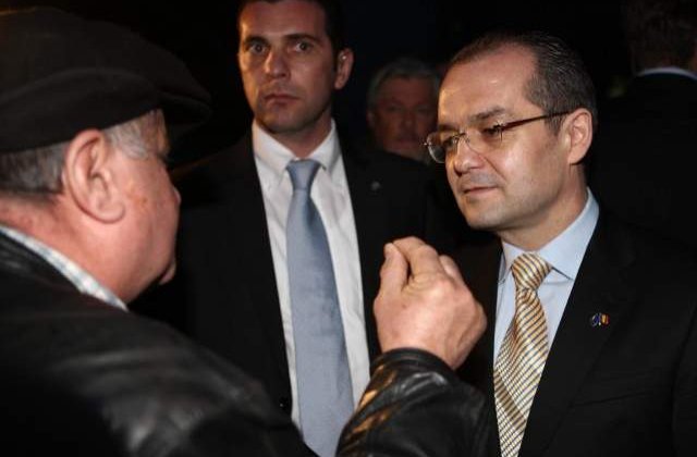 Boc, somat sa afiseze cheltuielile publice