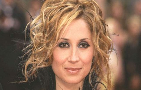 Lara Fabian s-a internat pentru a-si trata o afectiune auditiva grava